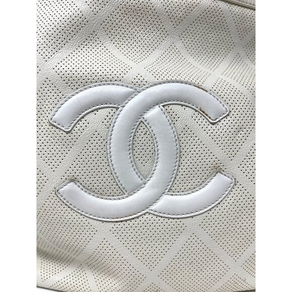 Chanel Ivory Goatskin Perforated Large CC Tote - Picture 3 of 12